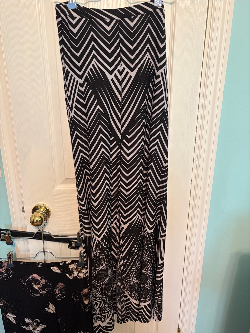 Bisou Bisou Black & White Geometric Chevron Maxi Dress